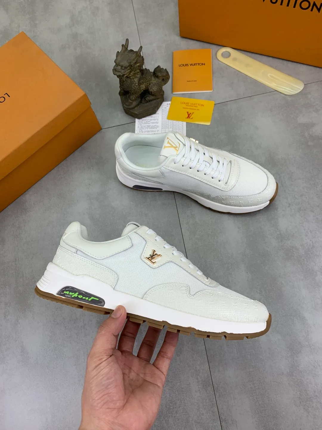 Men's Men's Shoes 💰P440💰【New Style】Yangli🆘 💭💭New model launched【LOUlS VUlTTON】Louis Vuitton's new low-top men's shoes, high quality, support inspection! This style comes from Italy with a variety of styles, very energetic and creative, giving people a comfortable and atmospheric visual impact❗Synchronization, the upper is made of silk calfskin with original LV, imported soft sheepskin lining🐑Purely hand-stitched; LV original rubber outsole 2️⃣color options available Size: 38~44